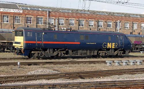 R3893 Hornby GNER, Class 91, Bo-Bo, 91117 Cancer Research UK